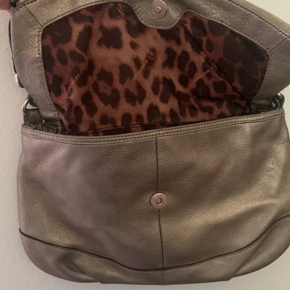 Silver leather B. Makowsky purse - Picture 3 of 5